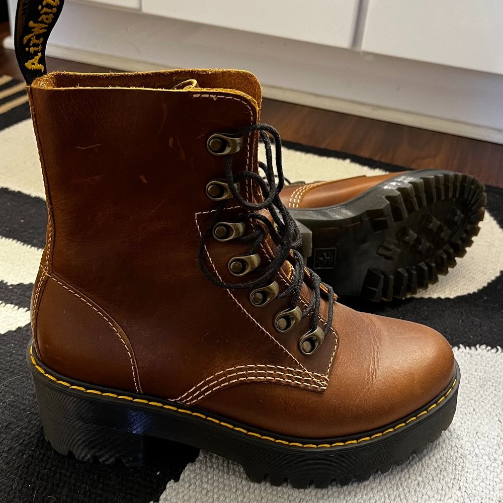 Dr. Martens Leona Boot